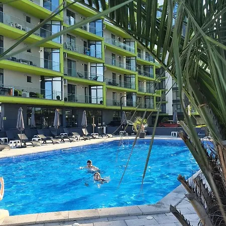 - Pool & Apartment *