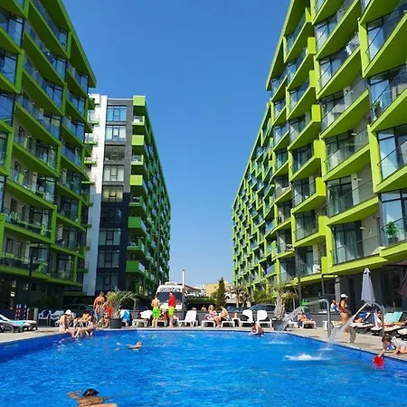 - Pool & Apartment Navodari