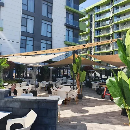 - Pool & Apartment *